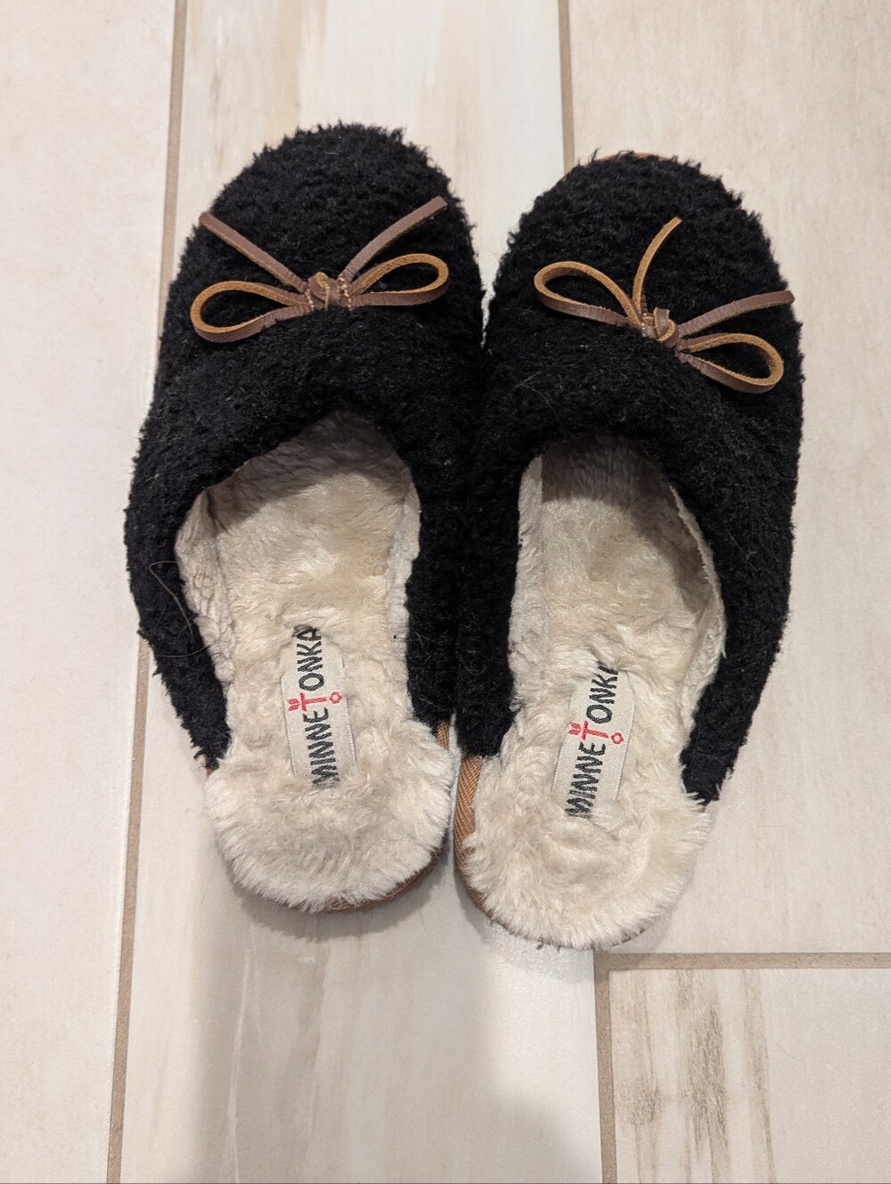 Minnetonka Black Sherpa Slide Slippers 9